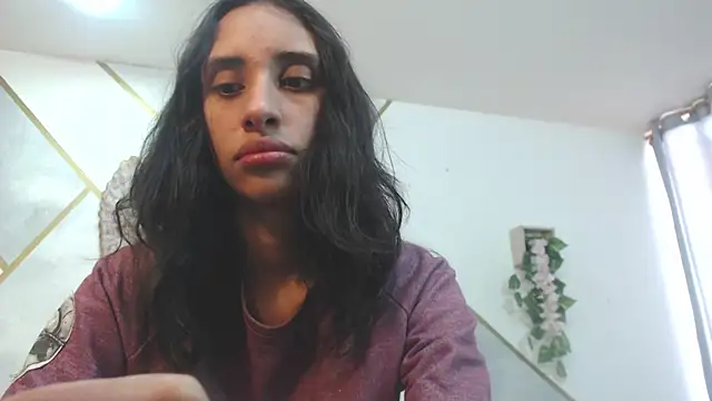 RoxanaCyrano  online show from February 17, 2025, 6:26 pm