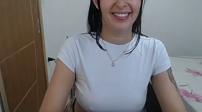 Snapshot of Nanda_fer chatting on January 13, 2025, 5:33 am Nanda fer online show from January 13, 2025, 5:33 am