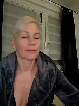 Snapshot of DarleenHot chatting on December 20, 2024, 6:29 am DarleenHot online show from December 20, 2024, 6:29 am