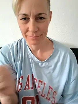 Snapshot of DarleenHot chatting on March 14, 2025, 7:15 am DarleenHot online show from March 14, 2025, 7:15 am