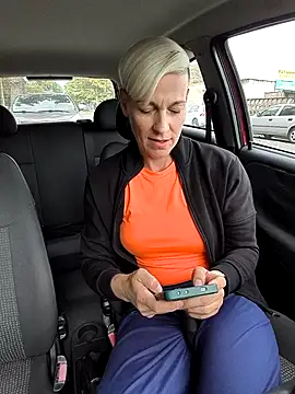 Snapshot of DarleenHot chatting on September 24, 2025, 12:19 pm DarleenHot online show from September 24, 2025, 12:19 pm