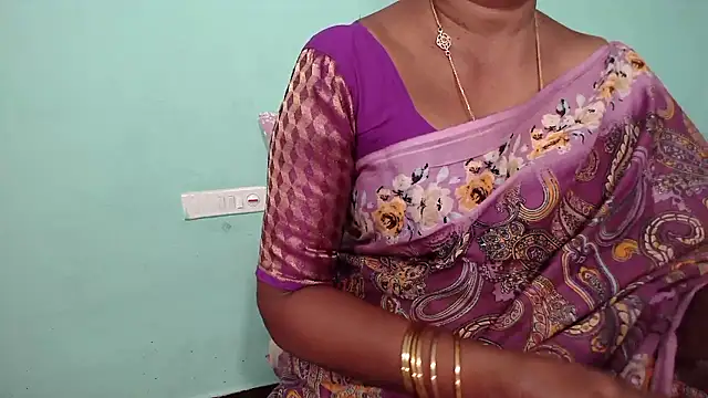 Snapshot of shrutitelugu69 chatting on January 18, 2026, 1:04 pm shrutitelugu69 online show from January 18, 2026, 1:04 pm