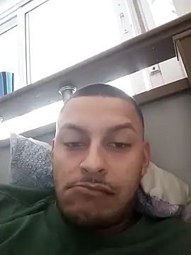 emrehliug12 online show from October 29, 2025, 3:25 pm