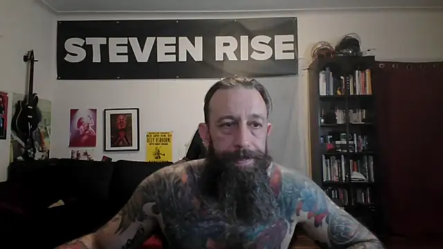 Snapshot of StevenRiseNYC chatting on May 9, 2026, 12:05 am StevenRiseNYC online show from May 9, 2026, 12:05 am