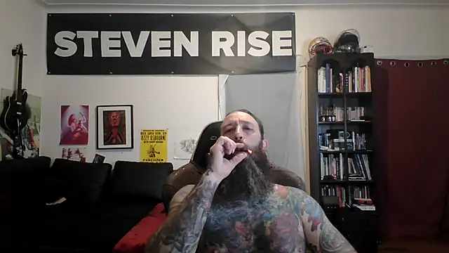 Snapshot of StevenRiseNYC chatting on June 1, 2026, 1:40 am StevenRiseNYC online show from June 1, 2026, 1:40 am
