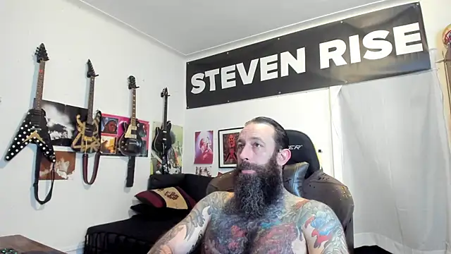 Snapshot of StevenRiseNYC chatting on June 18, 2026, 11:31 pm StevenRiseNYC online show from June 18, 2026, 11:31 pm