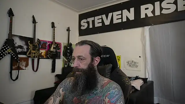 Snapshot of StevenRiseNYC chatting on July 4, 2026, 9:32 pm StevenRiseNYC online show from July 4, 2026, 9:32 pm