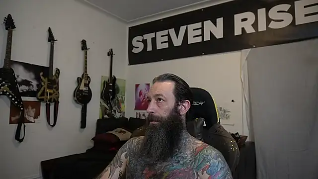 Snapshot of StevenRiseNYC chatting on July 13, 2026, 10:07 am StevenRiseNYC online show from July 13, 2026, 10:07 am