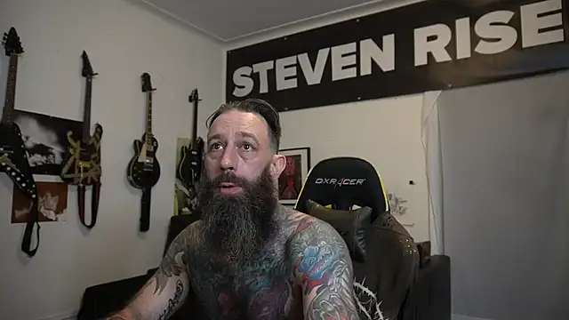 Snapshot of StevenRiseNYC chatting on July 16, 2026, 10:32 am StevenRiseNYC online show from July 16, 2026, 10:32 am
