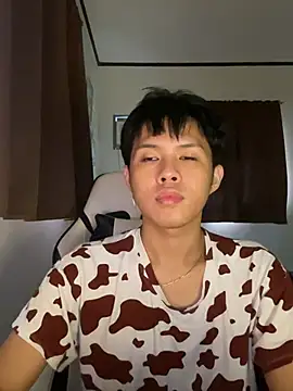 Plaxtique online show from December 18, 2025, 10:49 pm