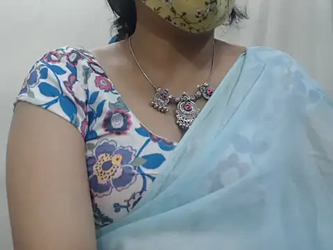 Lovely Siri 23 online show from February 8, 2026, 6:33 pm