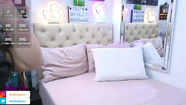 AnnaRedgrave online show from April 3, 2026, 1:58 am