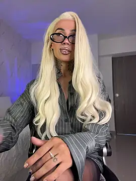 Snapshot of Miss_sagitario chatting on May 21, 2026, 12:01 pm Miss sagitario online show from May 21, 2026, 12:01 pm