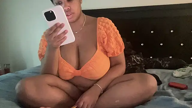 Snapshot of creamdreammmm chatting on November 26, 2025, 9:38 pm creamdreammmm online show from November 26, 2025, 9:38 pm