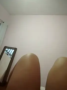 loiradiva29 online show from January 8, 2025, 8:50 pm