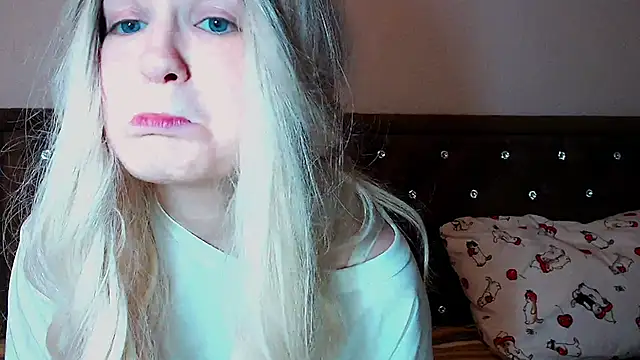 Snapshot of Sara4uu chatting on October 7, 2025, 12:08 am Sara4uu online show from October 7, 2025, 12:08 am