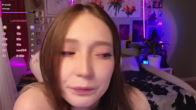Evie Ro online show from May 3, 2026, 4:29 am