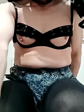 Snapshot of JOHANNA9MOI02 chatting on December 21, 2025, 7:21 pm JOHANNA9MOI02 online show from December 21, 2025, 7:21 pm