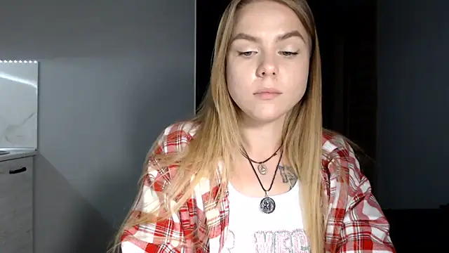 Snapshot of Sunbeam_ chatting on June 1, 2026, 8:32 pm Sunbeam online show from June 1, 2026, 8:32 pm