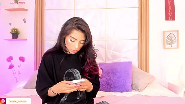 Snapshot of natalie_jaensen chatting on April 22, 2026, 11:17 pm natalie jaensen online show from April 22, 2026, 11:17 pm