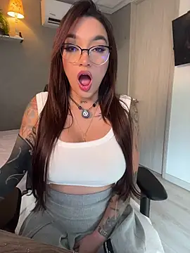 Snapshot of DaniDusan_ chatting on June 18, 2026, 9:08 pm DaniDusan online show from June 18, 2026, 9:08 pm