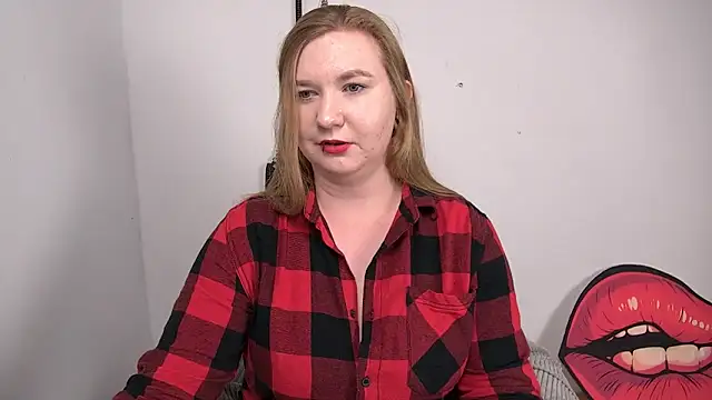 LaraDream online show from October 9, 2025, 12:36 pm