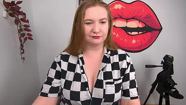 Snapshot of LaraDream chatting on May 27, 2026, 2:36 pm LaraDream online show from May 27, 2026, 2:36 pm