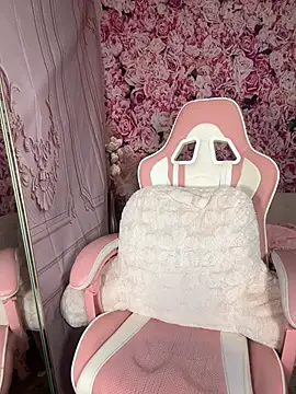 Snapshot of mismialove chatting on March 11, 2026, 8:09 am mismialove online show from March 11, 2026, 8:09 am