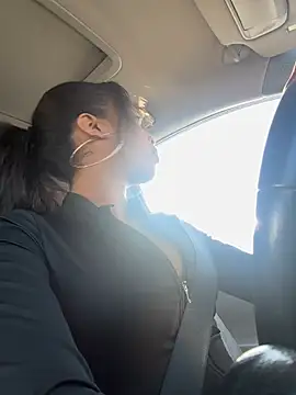 Snapshot of mismialove chatting on March 27, 2026, 3:23 pm mismialove online show from March 27, 2026, 3:23 pm