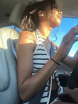 Snapshot of mismialove chatting on April 15, 2026, 1:01 am mismialove online show from April 15, 2026, 1:01 am