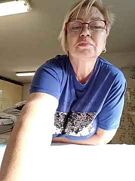 LindaL online show from November 17, 2025, 12:22 pm