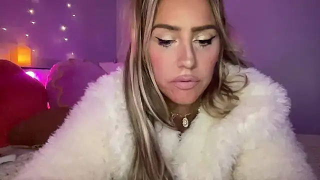 Fitnessbabe69 online show from December 27, 2024, 8:07 pm