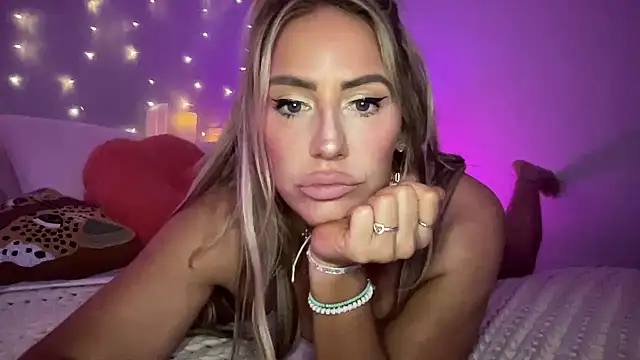 Fitnessbabe69 online show from January 5, 2025, 9:59 am