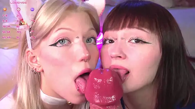 Snapshot of Wildneck chatting on March 13, 2025, 6:56 pm Wildneck online show from March 13, 2025, 6:56 pm