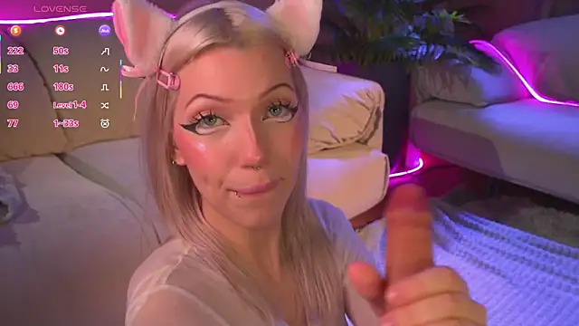 Snapshot of Wildneck chatting on October 14, 2025, 6:31 pm Wildneck online show from October 14, 2025, 6:31 pm